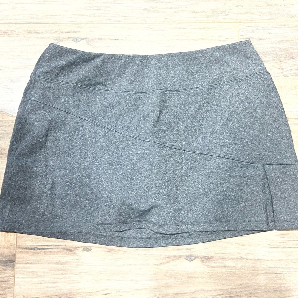 Women’s Active Skort - Grey with black shorts